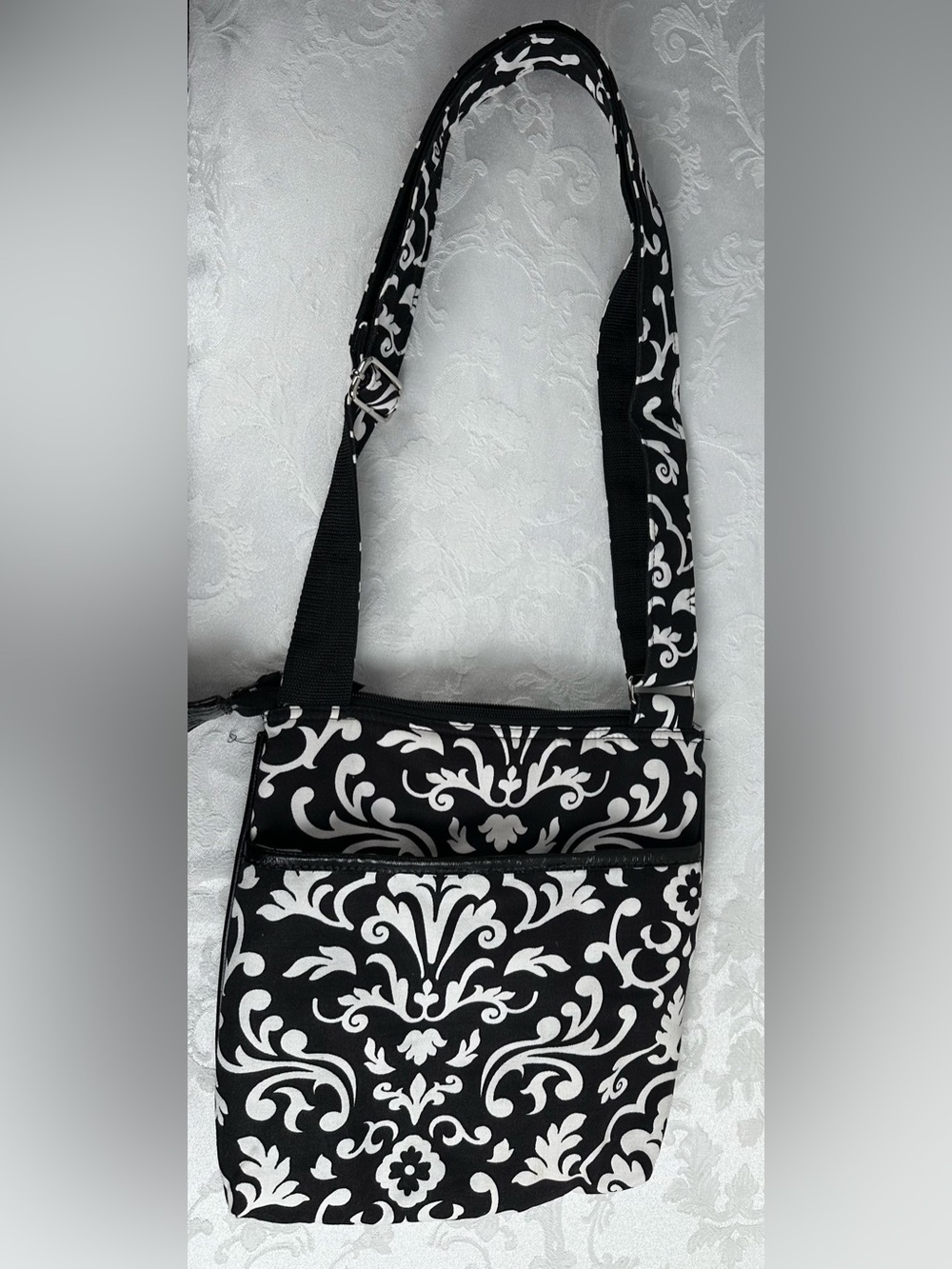 thirty-one Black and White Damask Crossbody Bag